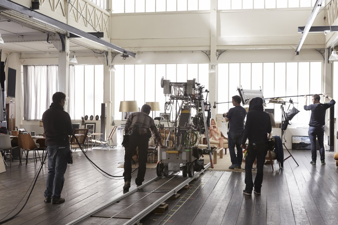 النجمة  دري همنغواي Dree Hemingway حفيدة الكاتب الشهير أرنست همنغواي تتحدث لمحاور المشاهير عدنان الكاتب