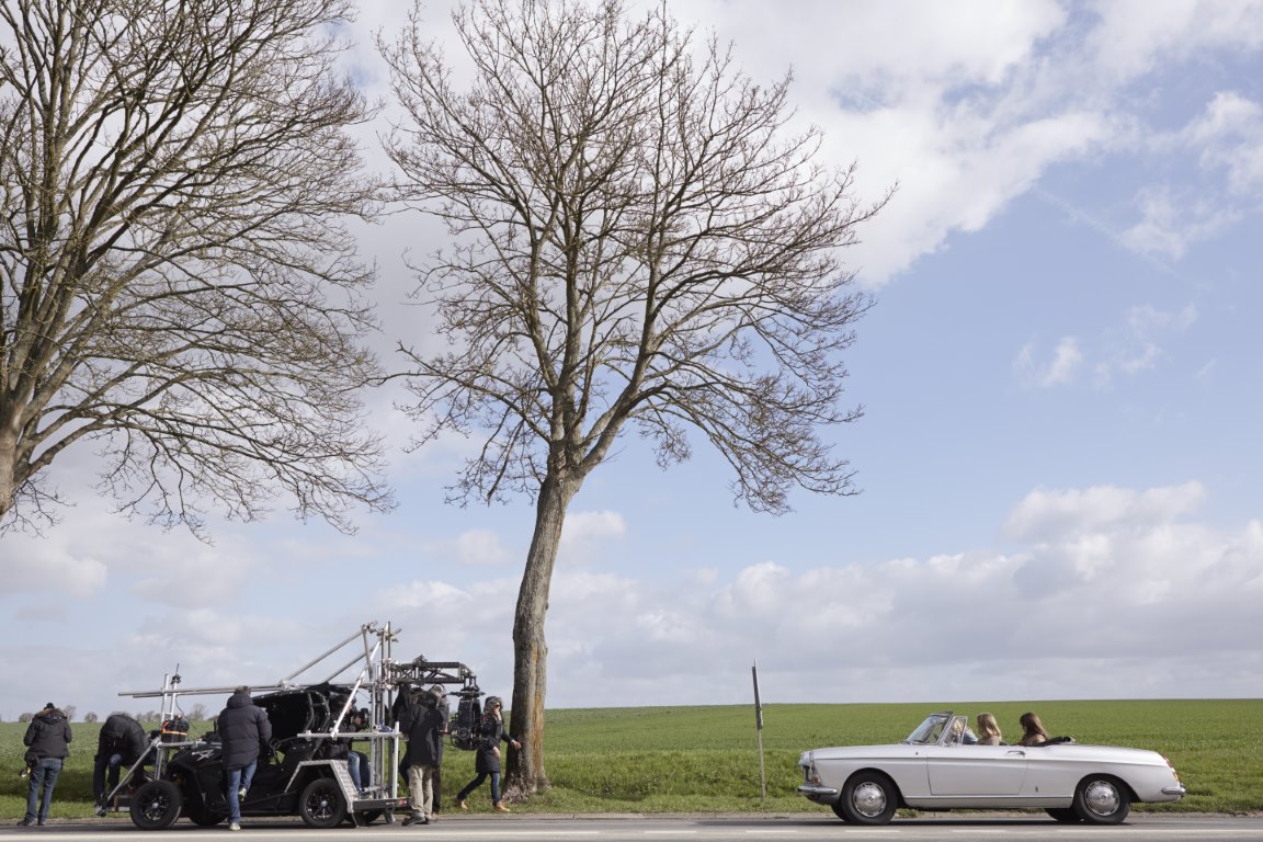 النجمة  دري همنغواي Dree Hemingway حفيدة الكاتب الشهير أرنست همنغواي تتحدث لمحاور المشاهير عدنان الكاتب