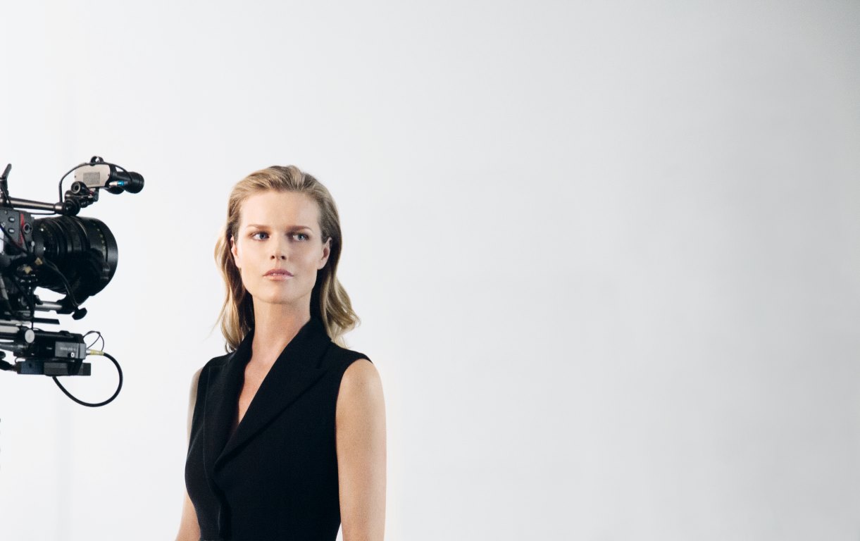 العارضة العالمية Eva Herzigova في حوار خاص: لا أسعى لأبدو بمظهر شخص آخر أو أن أكون شخصا آخر