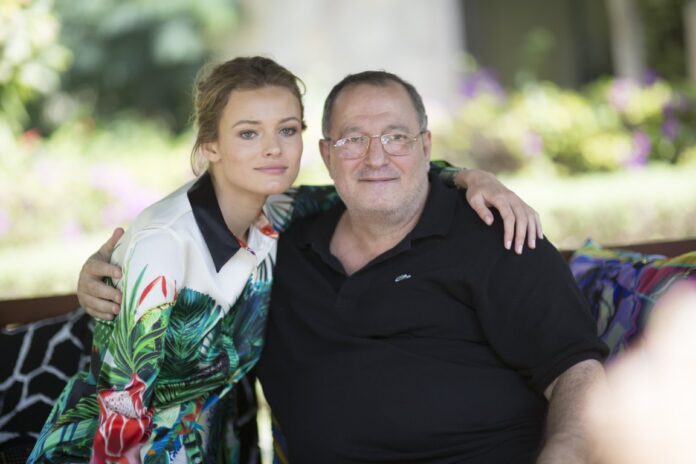 عدنان الكاتب يحاور العارضة العالمية 