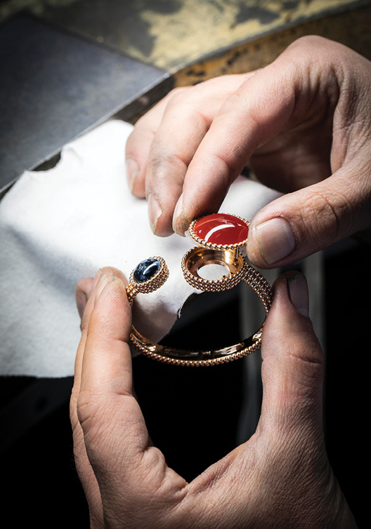 محاور المشاهير عدنان الكاتب يحاور Nicolas Bos Perlée الرئيس التنفيذي لدار فان كليف أند آربلز