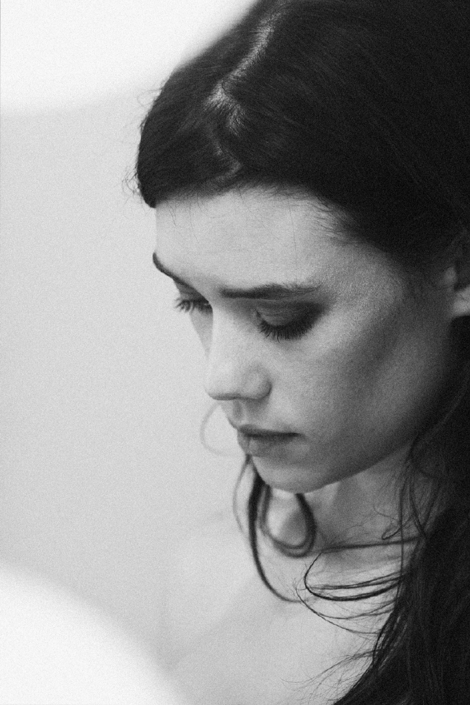 نجمة عالم فالينتينو الجديدة تتحدث لمحاور المشاهير عدنان الكاتب