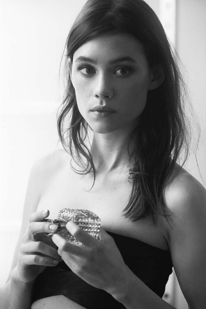 نجمة عالم فالينتينو الجديدة تتحدث لمحاور المشاهير عدنان الكاتب