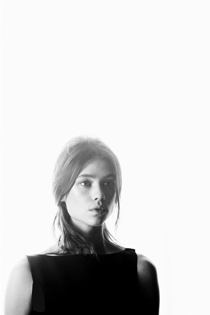 نجمة عالم فالينتينو الجديدة تتحدث لمحاور المشاهير عدنان الكاتب