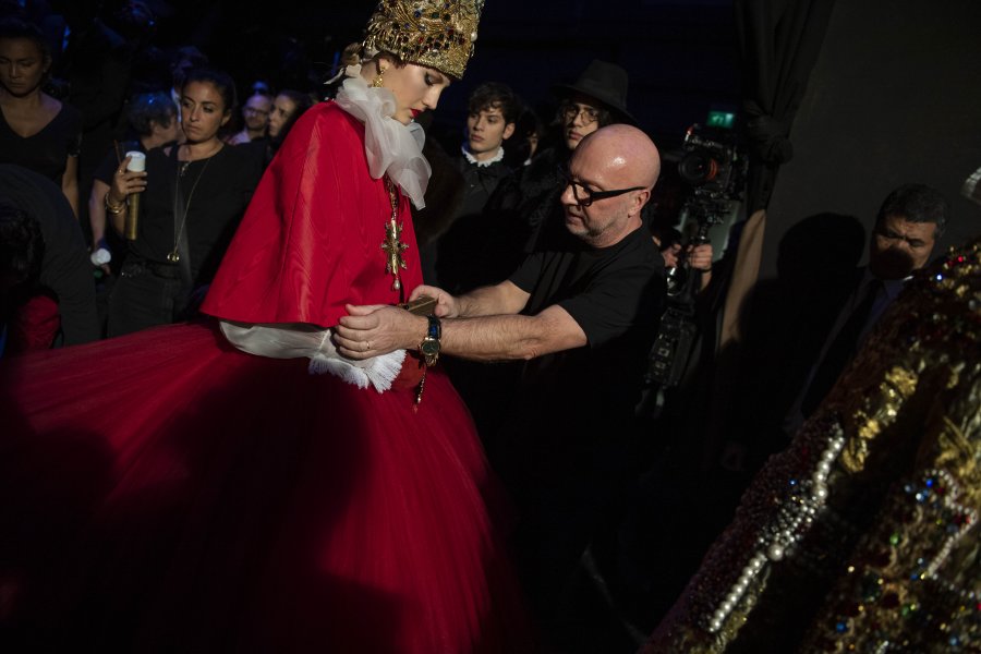 Dolce & Gabbana تحتفل بالحياة والجمال والسعادة والبراعة