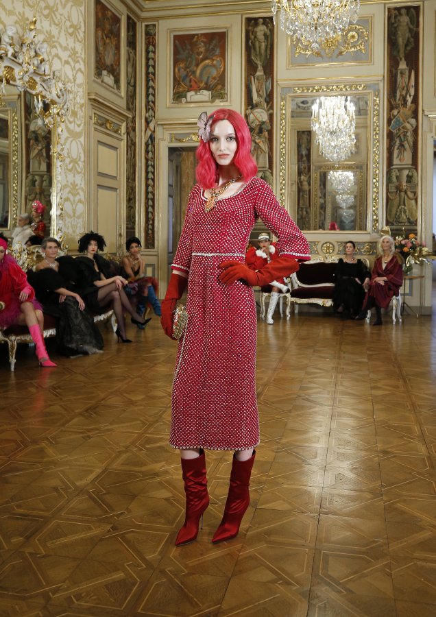  عروض Alta Moda تحملنا من راحة أرائكنا إلى داخل قصر Dolce & Gabbana في ميلانو