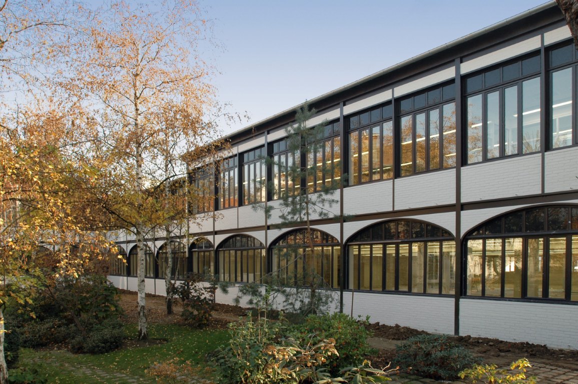 محاور المشاهير عدنان الكاتب أول إعلامي عالمي يدخل مملكة لويس فويتون Louis Vuitton ويكشف اسرارها