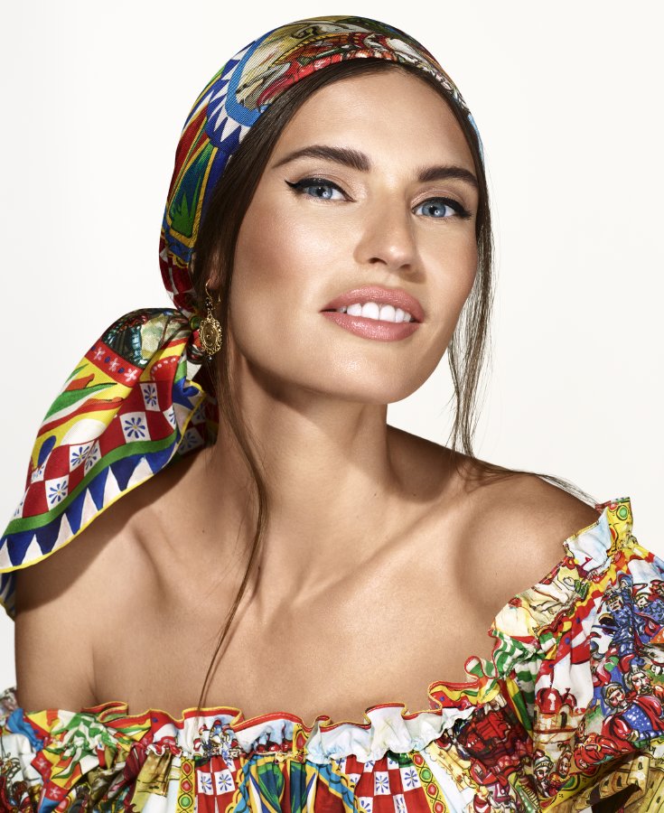Bianca Balti أنا امرأة حديثة ومستقلة تتمتع بالقوة لترفع رأسها عاليا من دون التضحية بأنوثتها