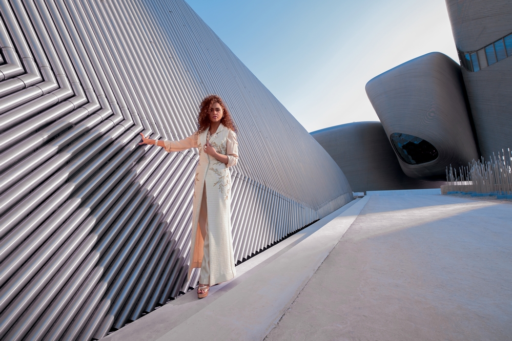 الشابة السعودية عبير بالبيد تتألق في "إثراء" بمجوهرات Van Cleef & Arpels