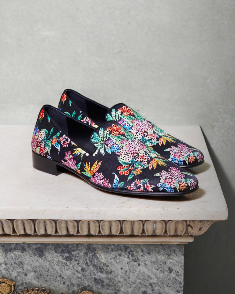 Giuseppe Zanotti يكسر الحواجز بمجموعة ربيع وصيف 2021