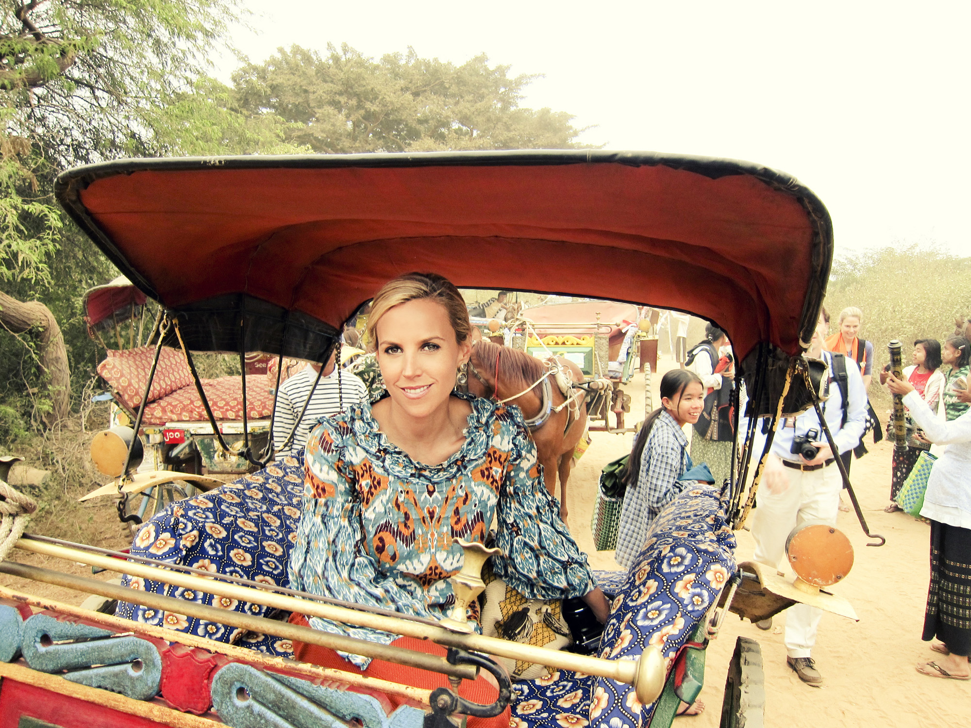 توري بورش Tory Burch مع محاور المشاهير عدنان الكاتب