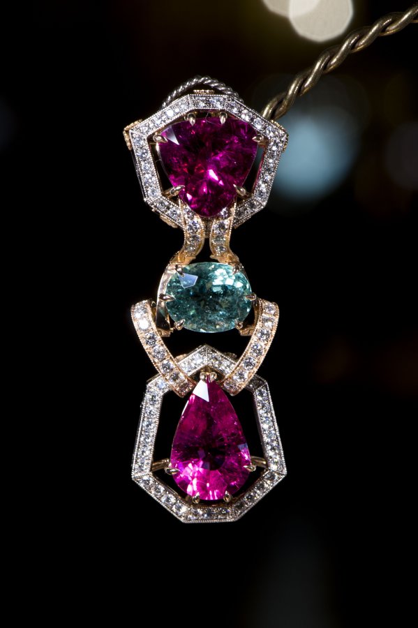 Dolce & Gabbana  تحتفل بالحياة والجمال والسعادة والبراعة