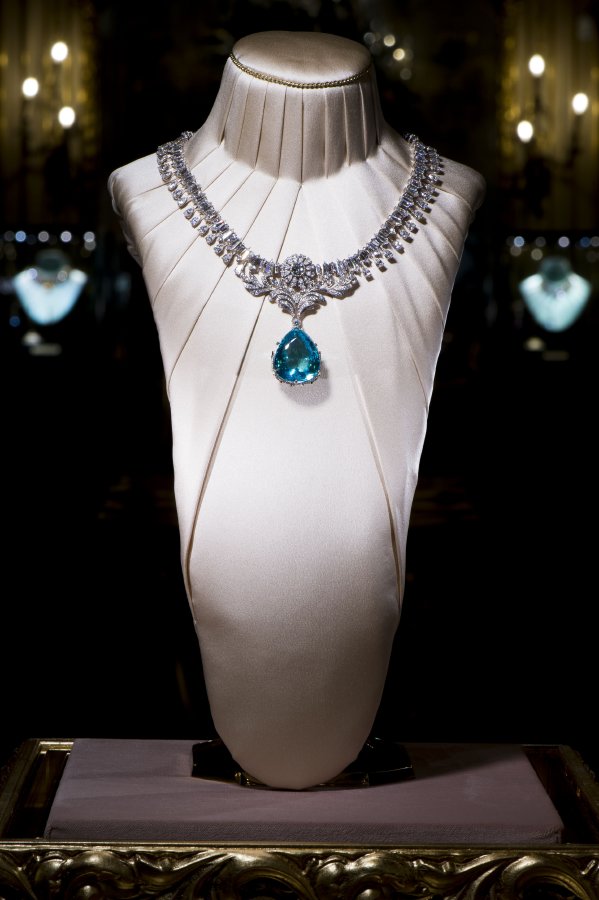 Dolce & Gabbana  تحتفل بالحياة والجمال والسعادة والبراعة