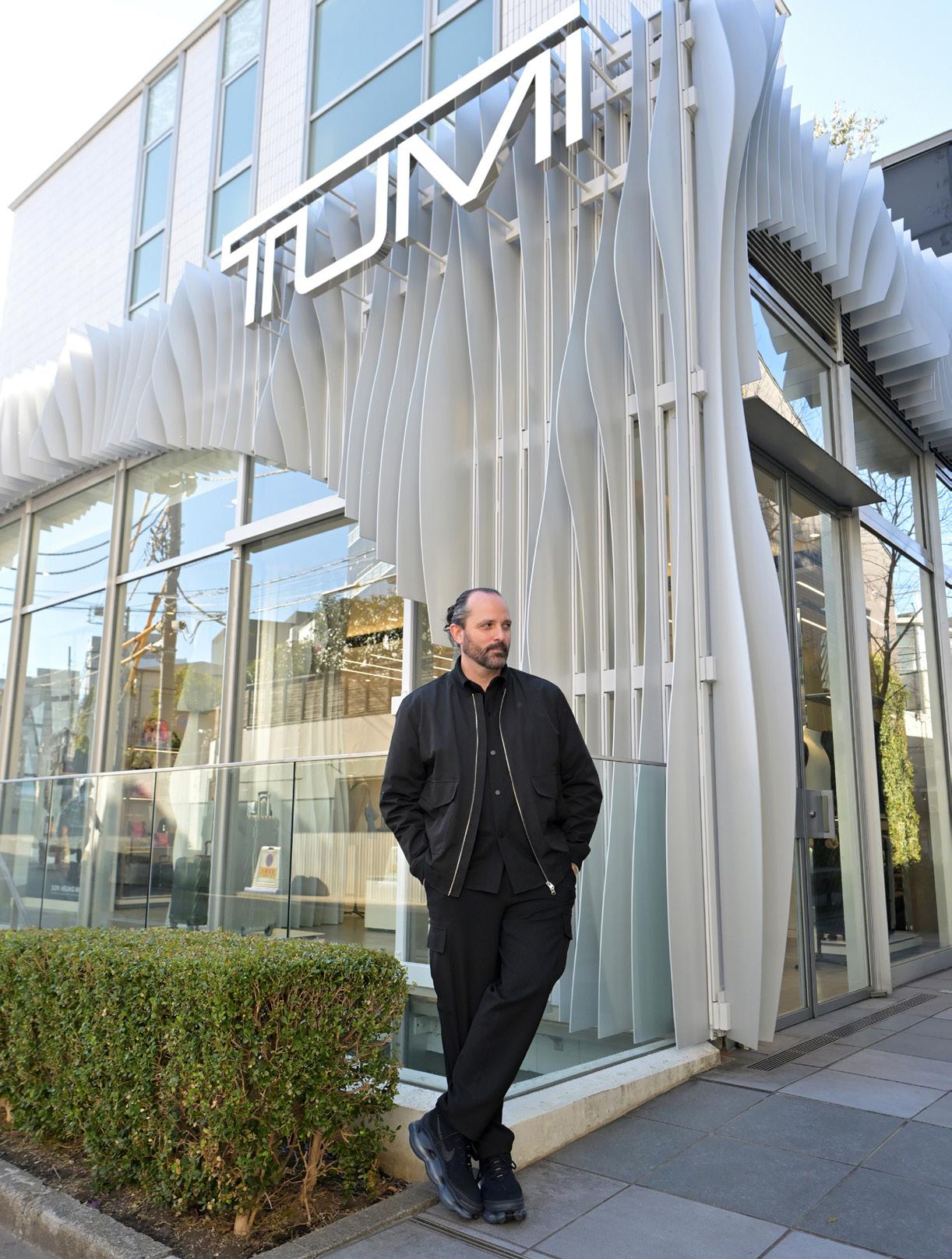 فيكتور سانز المدير الإبداعي لـ "تومي": هدفنا تقديم فن نعيش تجربته من خلال الحركة