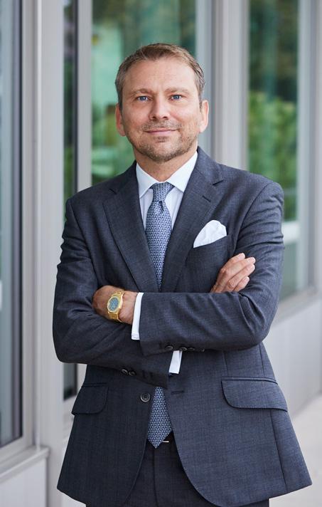 محاور المشاهير يلتقي سيموني جيبرتوني الرئيس التنفيذي لدى كلينيك لا بريري