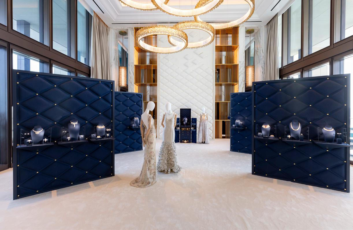 محاور المشاهير يلتقي "فرانشيسكا أمفيثياتروف" المديرة الفنية للمجوهرات والساعات في دار "لويس فويتون"