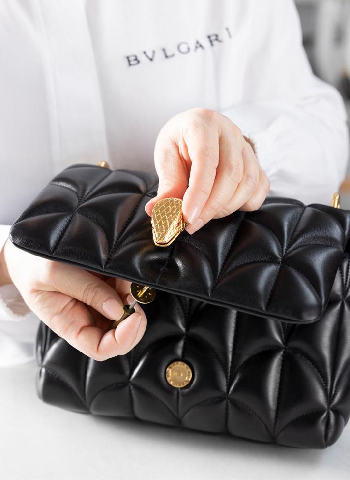 محاور المشاهير يجري أول حوار مع "ماري كاترانتزو" بعد تعيينها مديرة إبداعية لقسم المنتجات الجلدية والإكسسوارات في "بولغري"