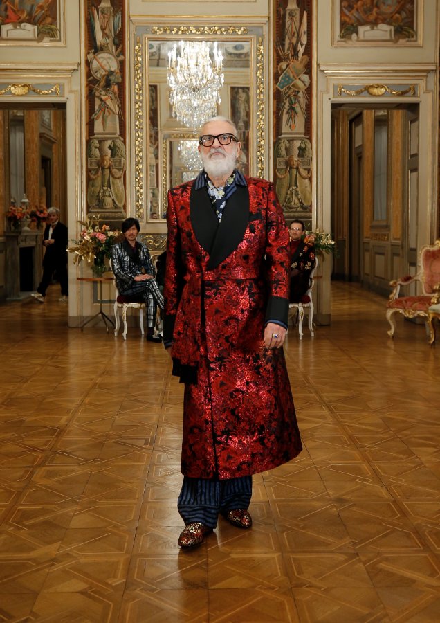 عروض Alta Moda تحملنا من راحة أرائكنا إلى داخل قصر Dolce & Gabbana في ميلانو