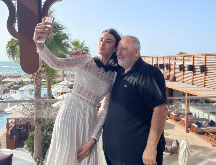 محاور المشاهير عدنان الكاتب يحاور Amira Al Zuhairأميرة الزهير