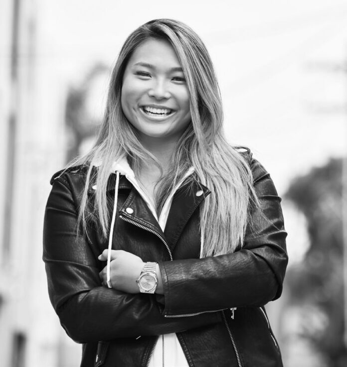 حوار خاص معCHLOE KIM  أصغر فائزة بميدالية ذهبية أولمبية في التزلج على الجليد